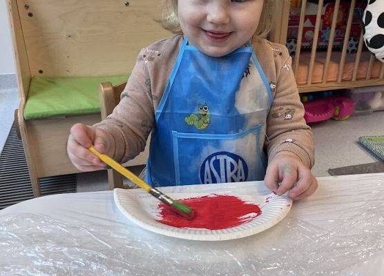 Praca plastyczna w grupie maluszków