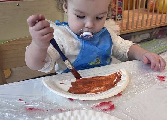 Praca plastyczna w grupie maluszków