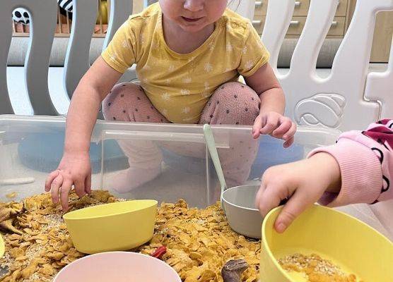 Zajęcia sensoryczne w grupie maluszków