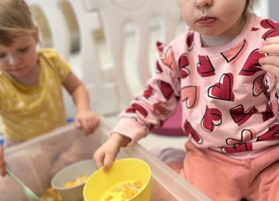 Zajęcia sensoryczne w grupie maluszków