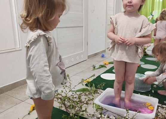 Wiosenna łąka zajęcia sensoryczne