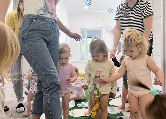 Wiosenna łąka zajęcia sensoryczne