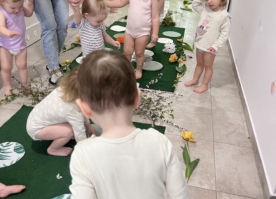 Wiosenna łąka zajęcia sensoryczne