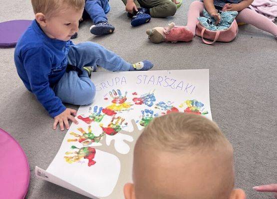 Praca plastyczna w grupie starszej ,,Drzewko Przyjaźni''