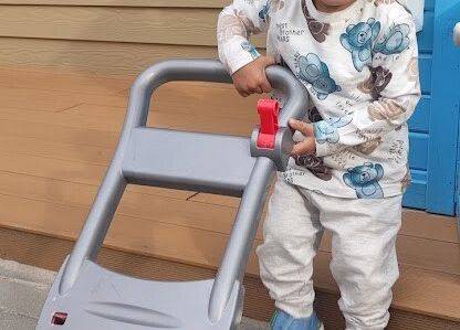 Zabawy na żłobkowym placu zabaw maluszki :)