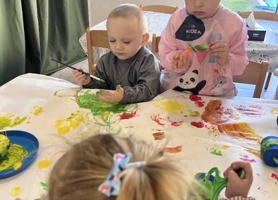 Praca plastyczna grupowa maluszki i starszaki
