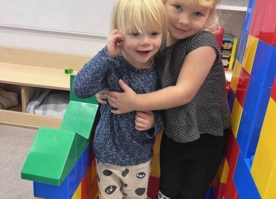 Zabawy w sali grupa starszaków