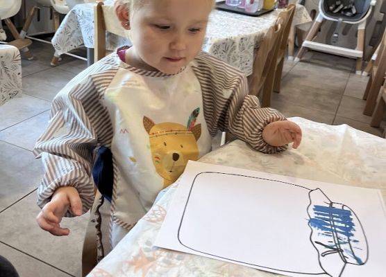 Praca plastyczna stempelkowanie owockami