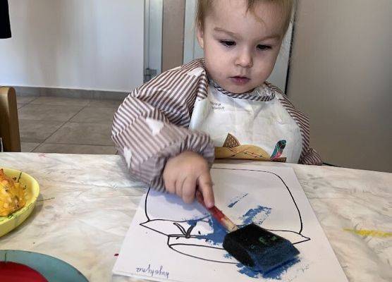 Praca plastyczna stempelkowanie owockami