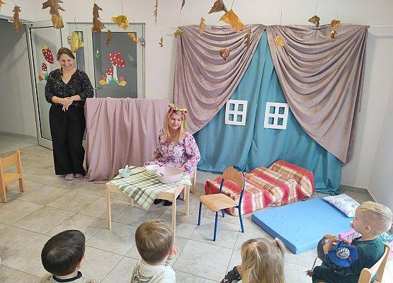 Teatrzyk pt ,,Złotowłosa i trzy niedźwiadki''