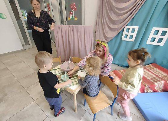 Teatrzyk pt ,,Złotowłosa i trzy niedźwiadki''