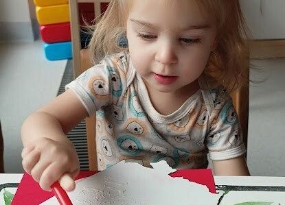 Praca plastyczna w grupie maluszków