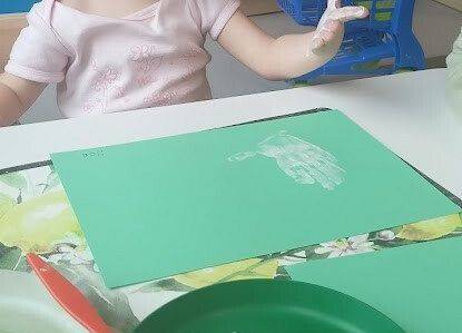 Praca plastyczna w grupie maluszków