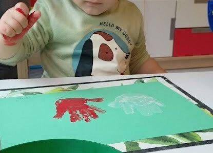 Praca plastyczna w grupie maluszków