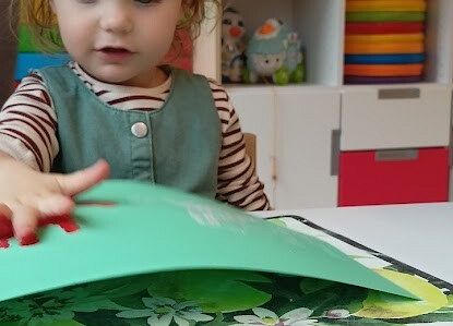 Praca plastyczna w grupie maluszków