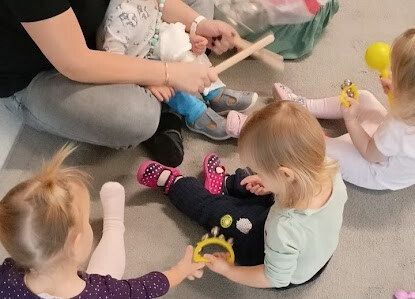 Zabawy muzyczne z wykorzystaniem instrumentów