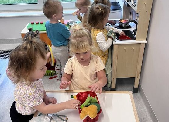 Zabawy w kąciku kuchennym starszaki