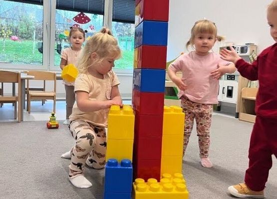 budujemy wieże z klocków