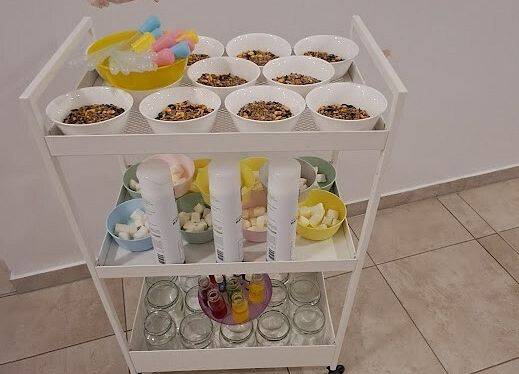 Grafika 1: Zajęcia dodatkowe sensoryczno - doświadczalne "Burza deszczowa - pokarm dla ptaków"