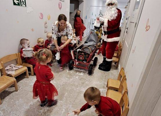 Odwiedziny Mikołaja w żłobku