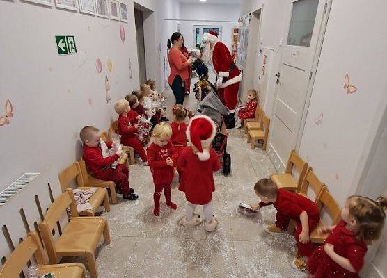 Odwiedziny Mikołaja w żłobku