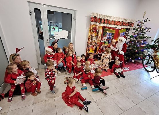 Odwiedziny Mikołaja w żłobku