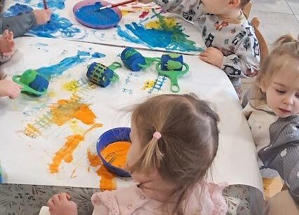 Kolorowy zawrót głowy malujemy farbami według własnej wyobraźni