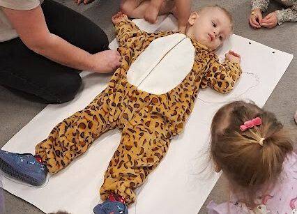 Praca plastyczna w grupie starszaków