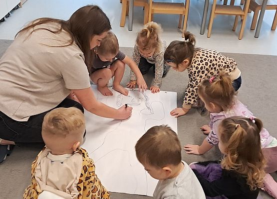 Praca plastyczna w grupie starszaków