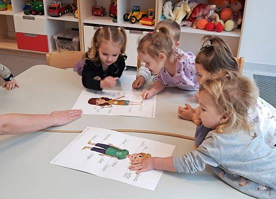 Praca plastyczna w grupie starszaków