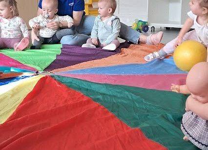 zabawy z chustą Klanza