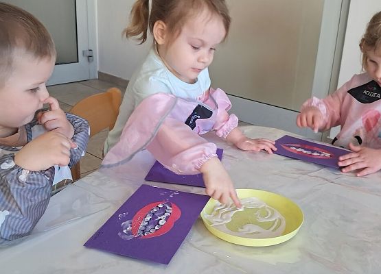 Praca plastyczna w grupie starszaków