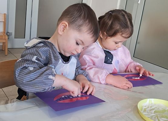 Praca plastyczna w grupie starszaków