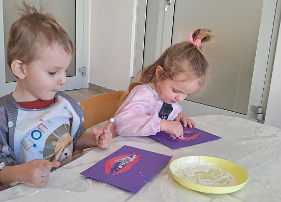 Praca plastyczna w grupie starszaków