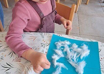 Praca plastyczna w grupie maluszków