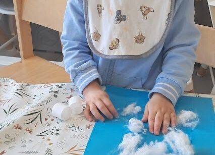 Praca plastyczna w grupie maluszków