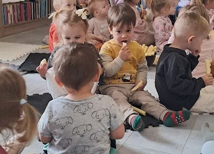 Grafika 2: Dzień Książki i Praw Autorskich wyjście do Biblioteki Gminnej w Wicku