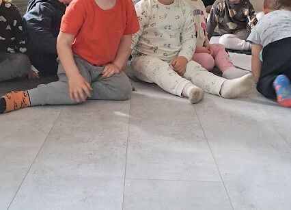 Grafika 7: Dzień Książki i Praw Autorskich wyjście do Biblioteki Gminnej w Wicku