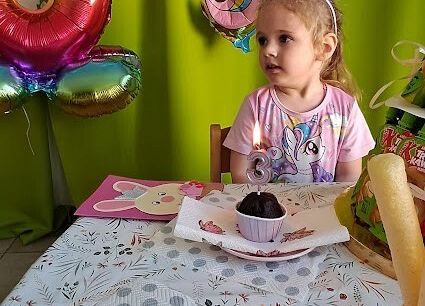 Grafika 9: 3 urodzinki Milenki