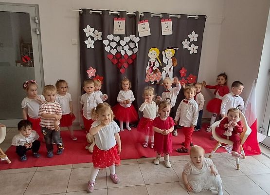 Grafika 2: Uroczystość Konstytucji 3 Maja