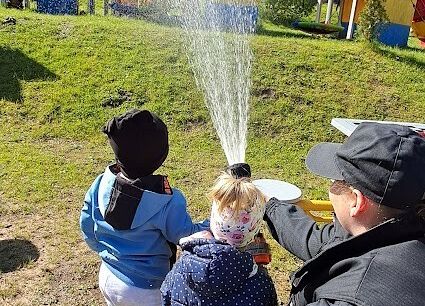 Grafika 23: Wizyta strażaków  z OSP Wrzeście