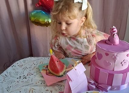 Grafika 9: 3 urodzinki Małgosi