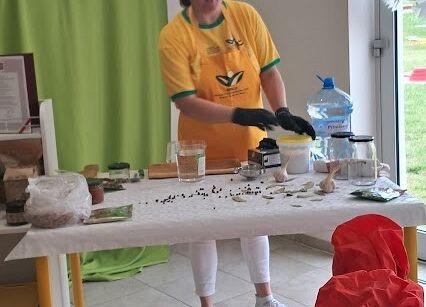 Grafika 14: Spotkanie z Panią Karoliną Bursa zajmującą się produkcją zdrowej żywności ,,ENCO''