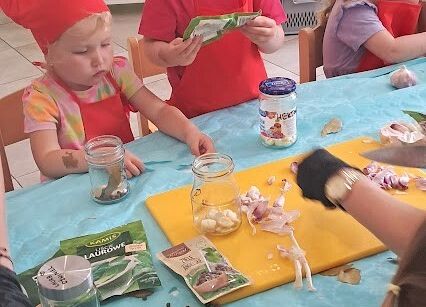 Grafika 20: Spotkanie z Panią Karoliną Bursa zajmującą się produkcją zdrowej żywności ,,ENCO''