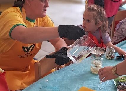 Grafika 23: Spotkanie z Panią Karoliną Bursa zajmującą się produkcją zdrowej żywności ,,ENCO''