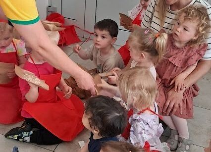 Grafika 28: Spotkanie z Panią Karoliną Bursa zajmującą się produkcją zdrowej żywności ,,ENCO''