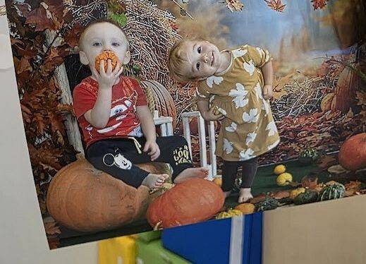 Grafika 9: Uroczyste zakończenie roku  Absolwentów Gminnego Żłobka w Charbrowie w roku szkolnym 2024/2025