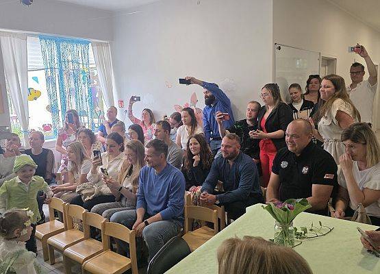 Grafika 19: Uroczyste zakończenie roku  Absolwentów Gminnego Żłobka w Charbrowie w roku szkolnym 2024/2025