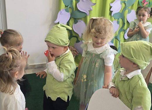 Grafika 21: Uroczyste zakończenie roku  Absolwentów Gminnego Żłobka w Charbrowie w roku szkolnym 2024/2025