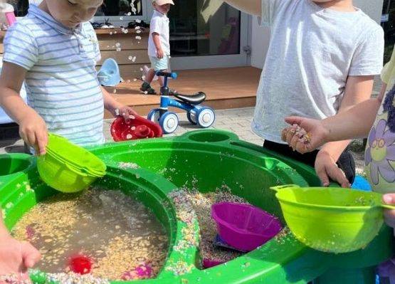 Grafika 1: Lato w żłobku